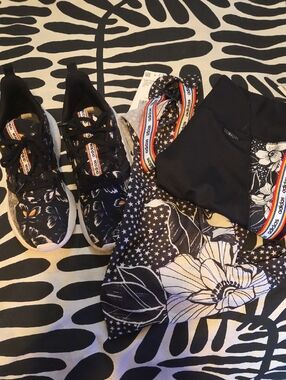 NWT Medium Climalite Tight and Tank in B&W ADIDAS Trim, Questar FLOW shoe, EUC 8